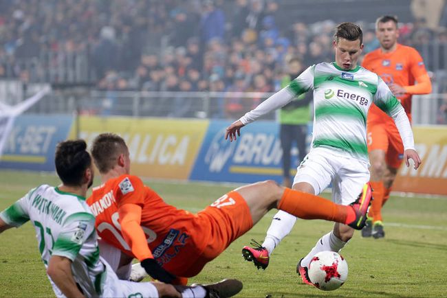 他以18分 他以18分